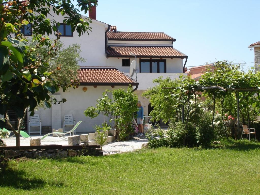 Holiday Apartment In Funtana With Balcony, Air Conditioning, Wifi, Washing Machine 4982-1 Eksteriør bilde